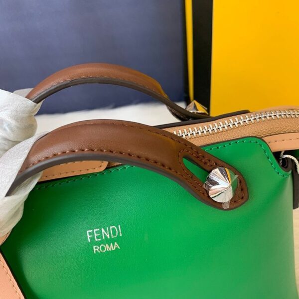 《大人気》フェンディ バイ ザ ウェイ 偽物 スモール レザー ボストンバッグ fef63782