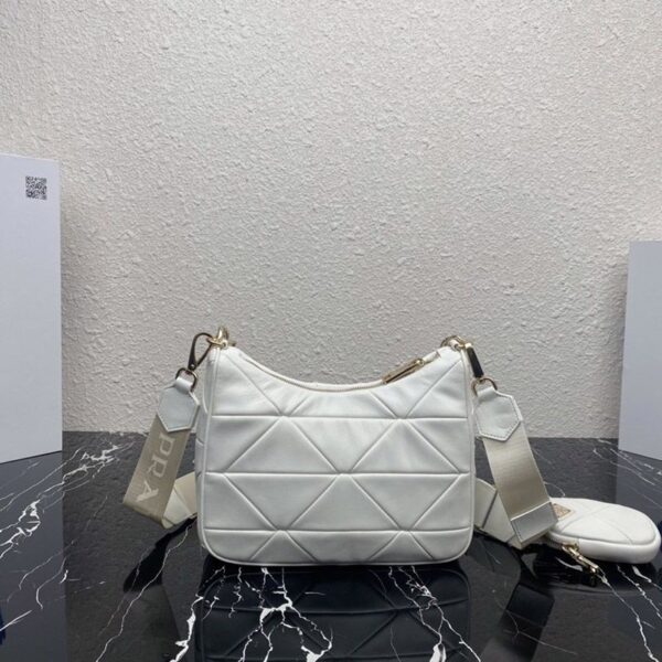 大人気!!新色プラダ 偽物トライアングルロゴ付き シープファー ショルダーバッグ pur05387