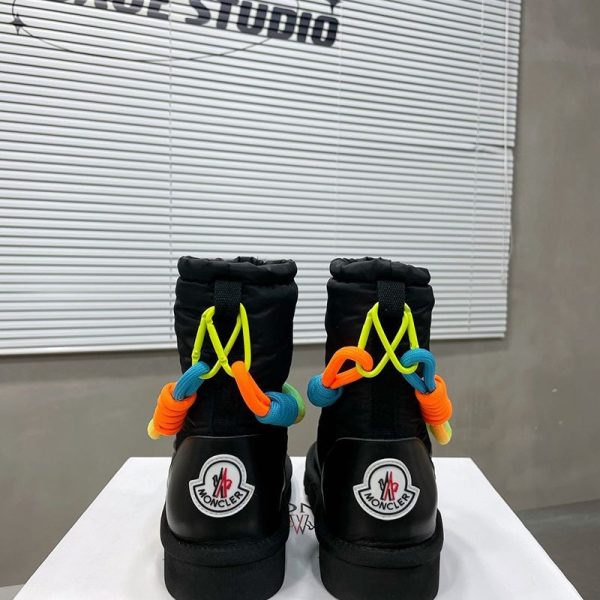 入手困難モンクレール スーパーコピー ハイトップ スノーブーツ mon27417