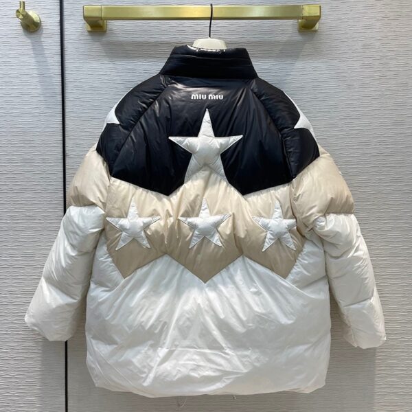 大人気!!新色【ミュウミュウ コート 偽物】キルティング ナイロン ダウンジャケット myq06348