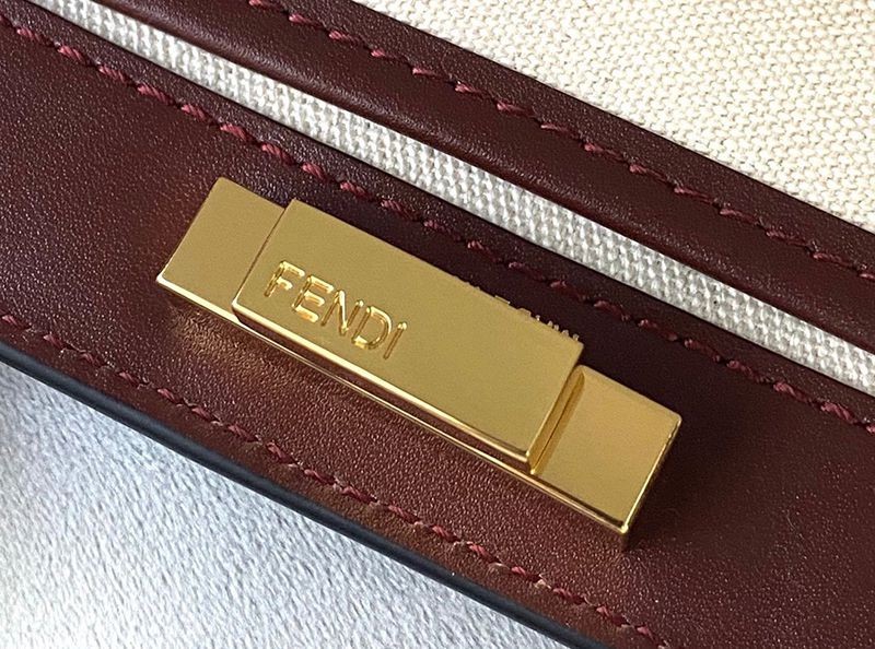 超希少！フェンディ コピー ピーカブー エックストート キャンバス バッグ fen64645