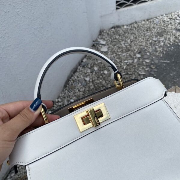 送料込フェンディ ピーカブー アイシーユー 偽物 スモール レザー バッグ feu83930
