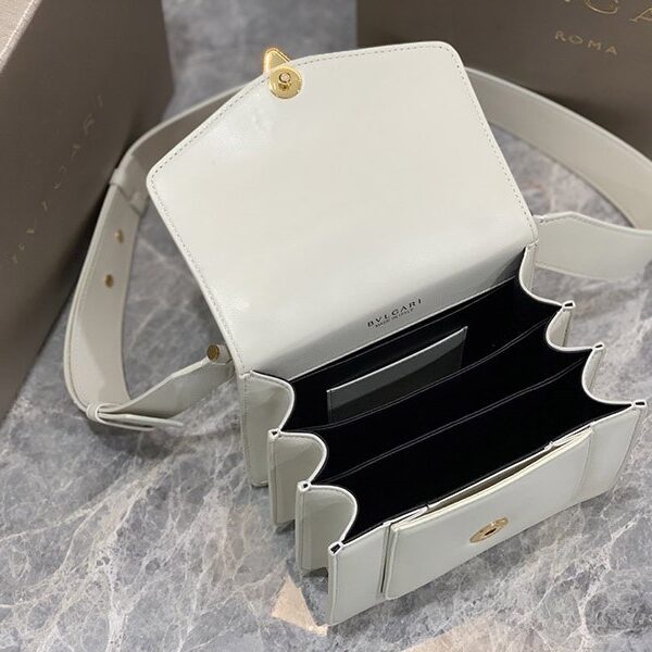 人気急上昇【ブルガリ】新色! SERPENTI FOREVER 白 ナッパ ハンドバッグ 偽物 Buj11725