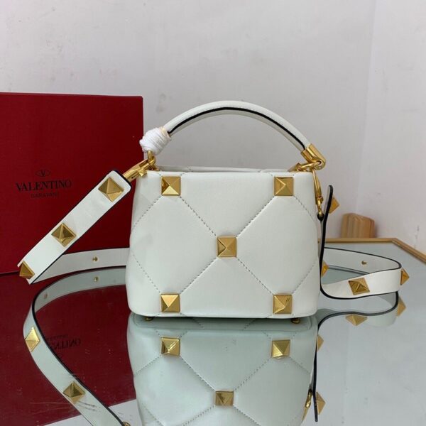 ★日本!!人気！ヴァレンティノ ハンドバッグ 偽物 ROMAN STUD QUILTED Vuz59113
