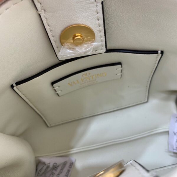 ★日本!!人気！ヴァレンティノ ハンドバッグ 偽物 ROMAN STUD QUILTED Vuz59113