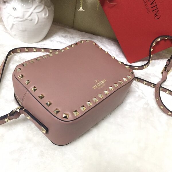 ★日本!!人気！ヴァレンティノ ショルダーバッグ コピー ハンドバッグ★ロックスタッズ Vuy67038