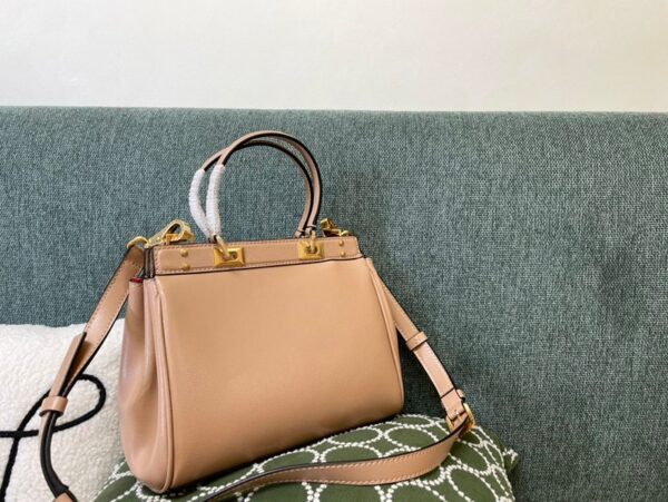 ★日本!!人気！【ヴァレンティノ ハンドバッグ コピー】ROCKSTUD ALCOVE Vuy82117