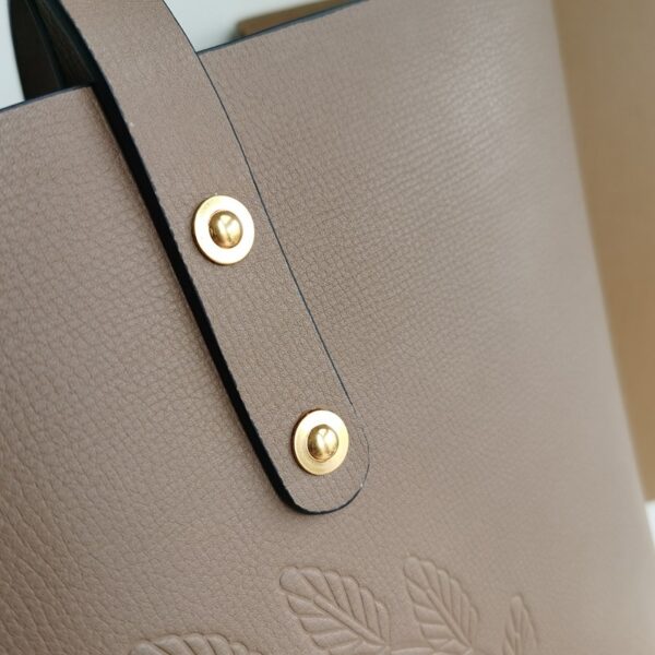 21-22AWバーバリー トートバッグ スーパーコピー SM TOTE Baq21819