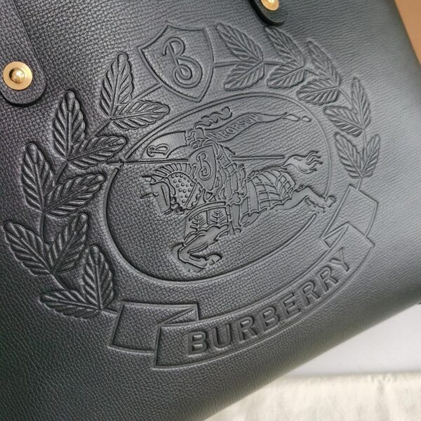 目を惹くカラー バーバリー トートバッグ スーパーコピー SM TOTE Bak78743