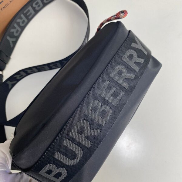 日本未入荷バーバリー ショルダーバッグ コピーロゴ ディテール クロスボディ バッグ 80256691