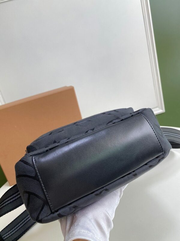 ☆21AW☆【バーバリー ショルダーバッグ 偽物】ホースフェリープリントクロスボディバッグ Bau01753