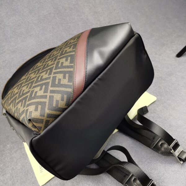 日本未入荷フェンディ バックパック コピー ブラックナイロン バックパック fez25036