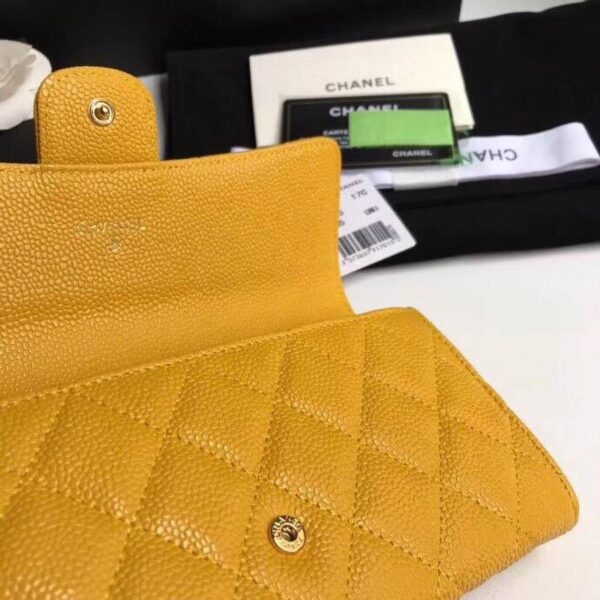定番人気 シャネル 二折りカブセ長財布 偽物 キャビア shb09378