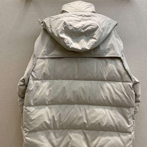 送料込 ボッテガヴェネタ ミディアム丈 ダウン 偽物 CW30720BV