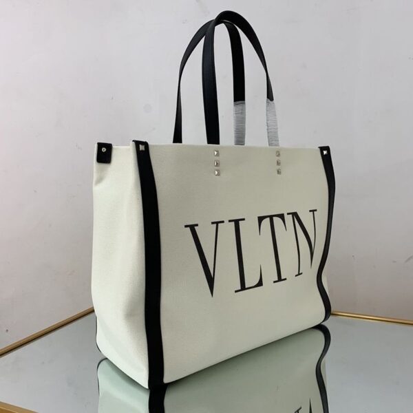★日本!!人気！ヴァレンティノ トートバッグ コピー ショッピングバッグ NEON VLTN キャンバス ミディアム Vua11801