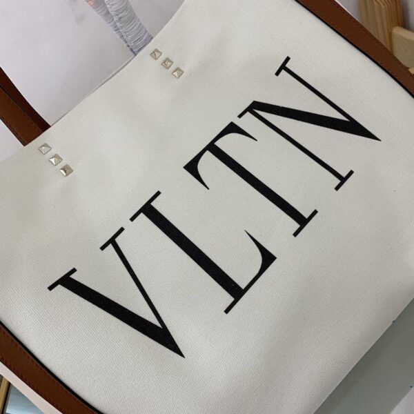 入手困難ヴァレンティノ トートバッグ 偽物 ショッピングバッグ NEON VLTN キャンバス ミディアム Vui76345