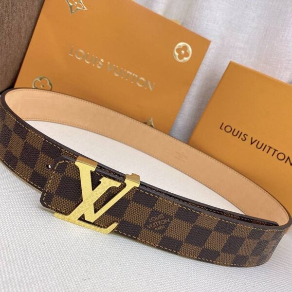 世界中で大人気♪ルイヴィトン サンチュール・LVイニシャル スーパーコピー 40MM リバーシブル ベルト vuc86599