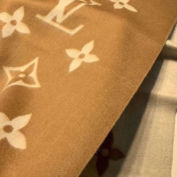 完売必至 お洒落に♪ルイヴィトン カシミヤ タッセル マフラ 偽物 vum94325
