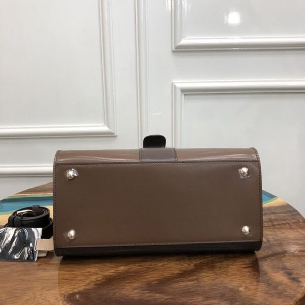 春もの新作デルボー 偽物 カーフスキン ブリヨン MM ショルダー ハンドバッグ AA0405AAM024F