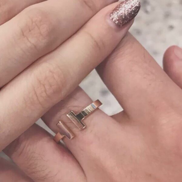 人気急上昇 ティファニー T ワイヤー リング コピー 18K Tio45473