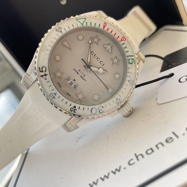 ★SALE！人気のデザイン★グッチ ダイヴ メンズウォッチ 偽物 40mm 2色 YA136221
