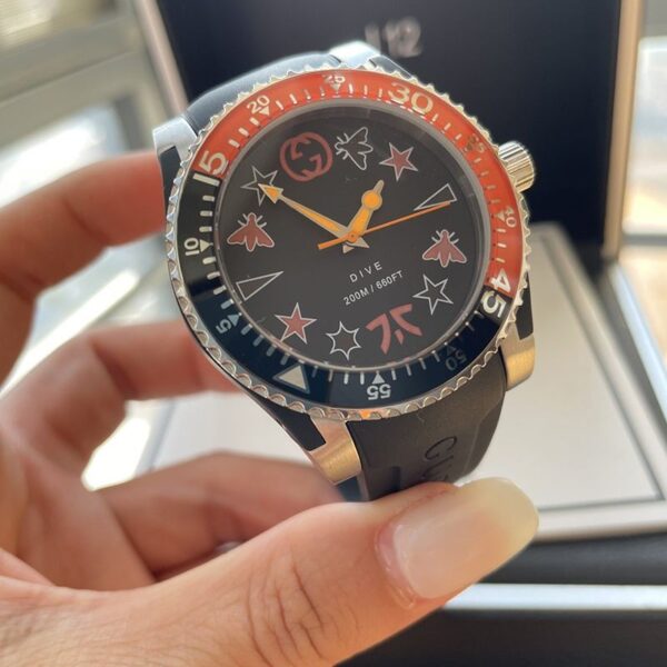 ★SALE！人気のデザイン★グッチ ダイヴ メンズウォッチ 偽物 40mm 2色 YA136221