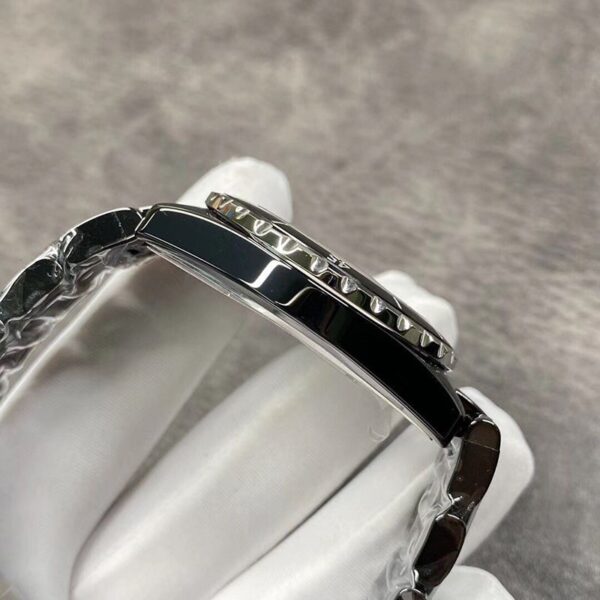 希少色シャネル J12 偽物 38 shy31546