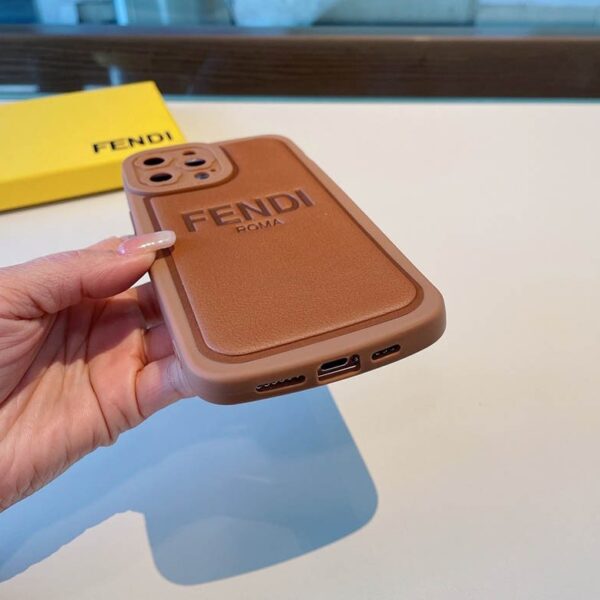 最安値挑戦 フェンディ iPhone 13/12/11/ Pro ケース スマートフォンケース 偽物 fek21165