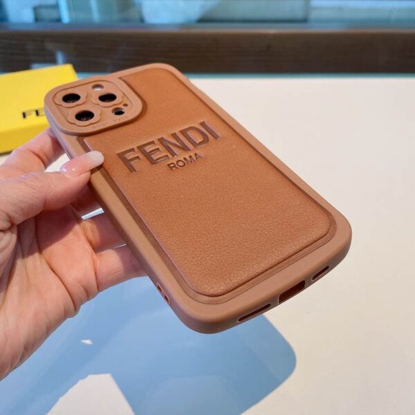 最安値挑戦 フェンディ iPhone 13/12/11/ Pro ケース スマートフォンケース 偽物 fek21165