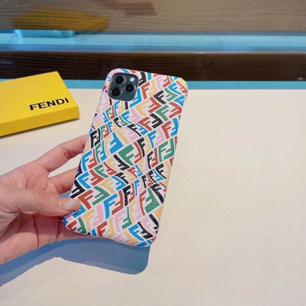 希少色 フェンディ iPhone 13/12/11/ Pro ケース スマートフォンケース コピー fed23582