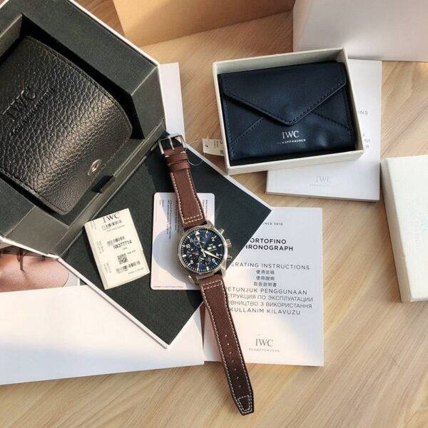 入手困難IWC 偽物 パイロットウォッチクロノグラフ レーシング iwg74018