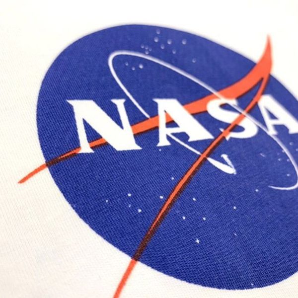 送料込バレンシアガ  × NASA 偽物 スペース ロゴ Tシャツ ホワイト bah41099