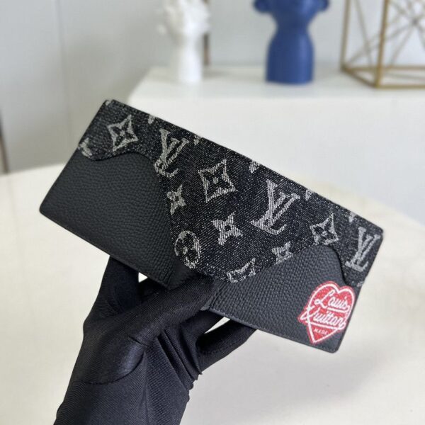 21AW【ルイヴィトン】ポルトフォイユ・スレンダー NIGO 偽物 M81020