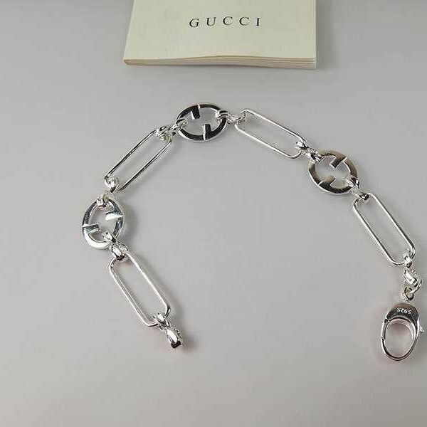 《大人気》グッチ インターロッキングG 偽物 シルバーブレスレット gul50674