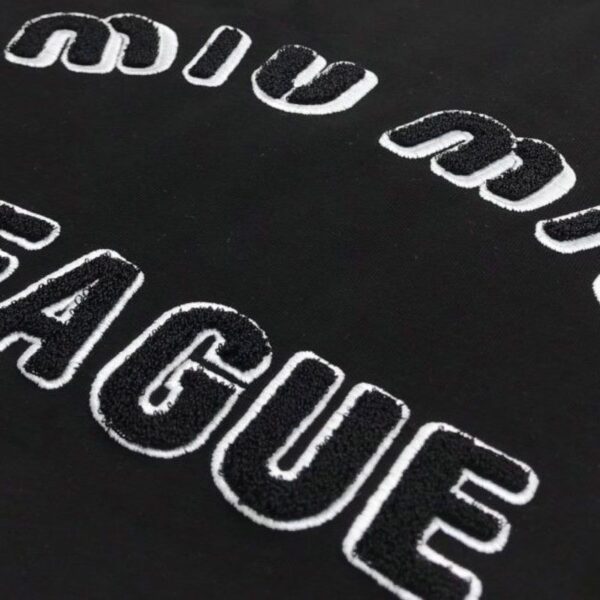 送料込ミュウミュウ コピー Leagueロゴ入りのアイコニックなTシャツ myz87152