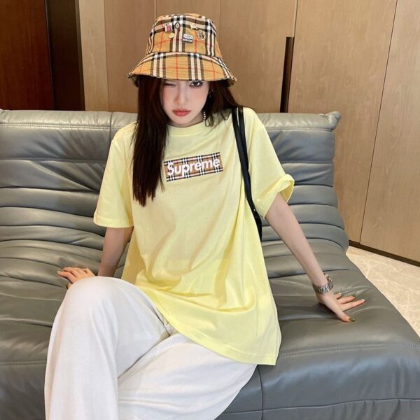 人気急上昇最強コラボ シュプリーム × バーバリー ボックスロゴTシャツ 偽物 She85649