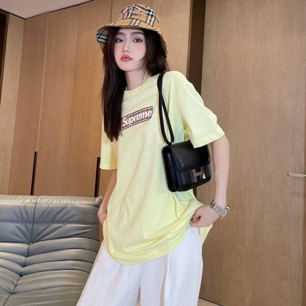 人気急上昇最強コラボ シュプリーム × バーバリー ボックスロゴTシャツ 偽物 She85649