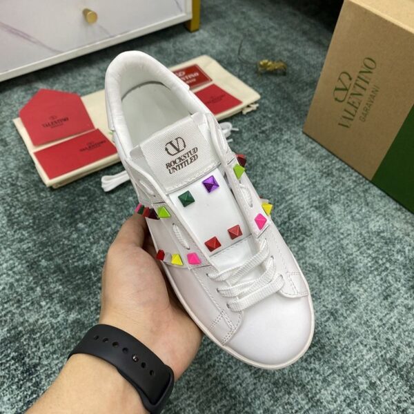 最安値挑戦★ヴァレンティノ★ロックスタッズアンタイトルド スニーカー 偽物 Vuf36497