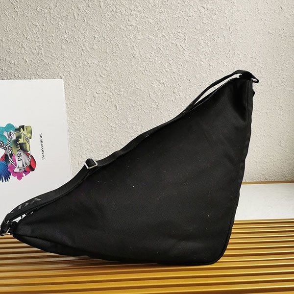 希少色 プラダ トライアングル キャンバスバッグ スーパーコピー 2VY007