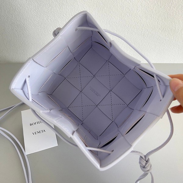 目を惹くカラーボッテガヴェネタ カセット ショルダーバッグ 偽物 マース ウォッシュド 680218VCQC45308