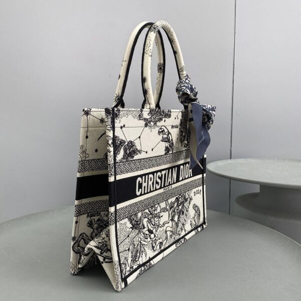 目を惹くカラー ディオール BOOK TOTE 偽物 ミディアムトートバッグ キウリ dez85857