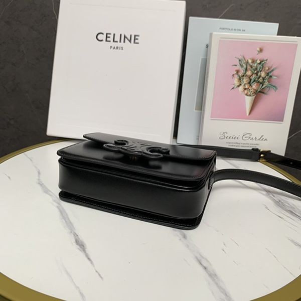 ギフトに最適♪セリーヌ トリオンフ コピースモール ストラップバッグ Cer28557