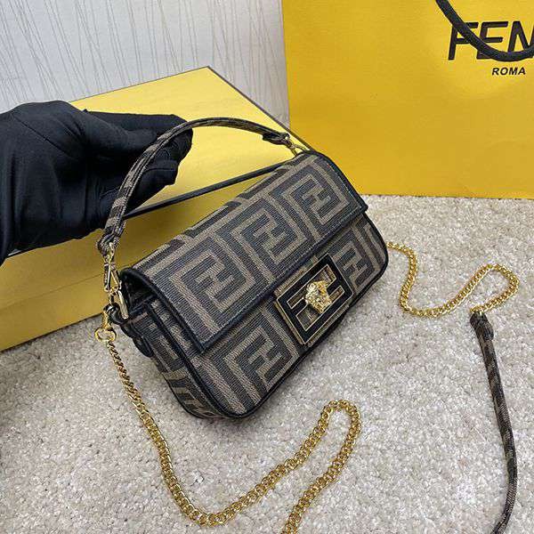 フェンディ ヴェルサーチェ フェンダーチェ 偽物コラボ ショルダーバッグ feo45288
