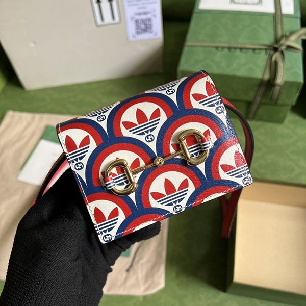 大人気コラボ アディダス×グッチ 偽物 ロゴ入りカードケース ショルダーバッグ 702248UWLBG4169