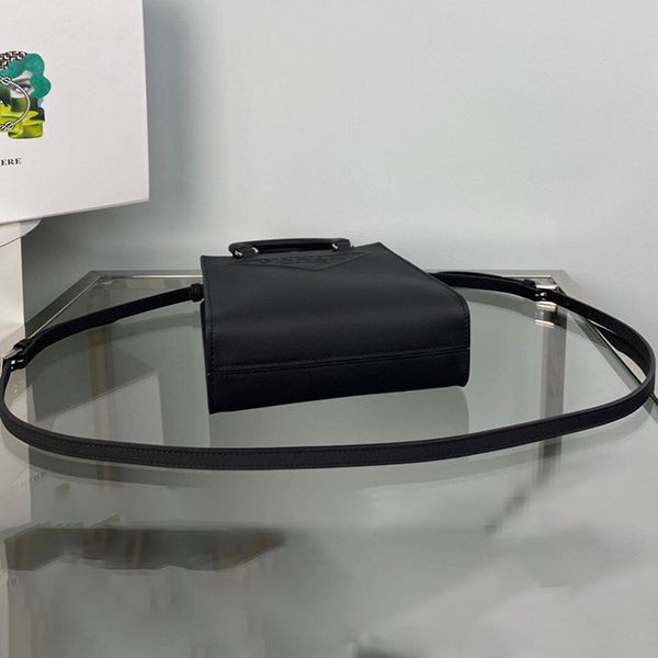 《大人気》プラダ スモールロゴ ショルダーバッグ スーパーコピー 1BA331VOOOASKF0009