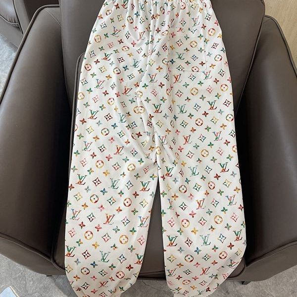 【セットアップで着たい☆】ルイヴィトン ヴィンテージフラワーモノグラムフーディ偽物 上下セット 1AAMF5