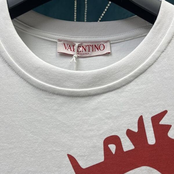 入手困難 ヴァレンティノ 可愛いTシャツ スーパーコピー Vuj62145