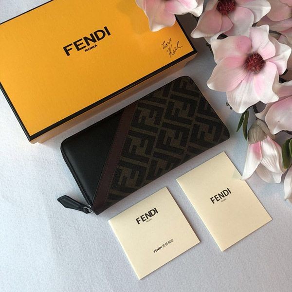 《大人気》フェンディ 財布 スーパーコピー カスタマイズ  FF生地 カード ロゴ ジップ ウォレット ピーカブー feh61866
