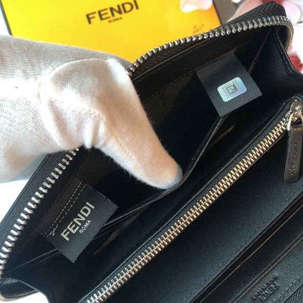 《大人気》フェンディ 財布 スーパーコピー カスタマイズ  FF生地 カード ロゴ ジップ ウォレット ピーカブー feh61866