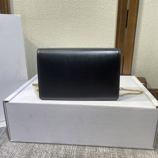 セリーヌ ティーン キュイル トリオンフバッグ 偽物 ブラック Cee87154